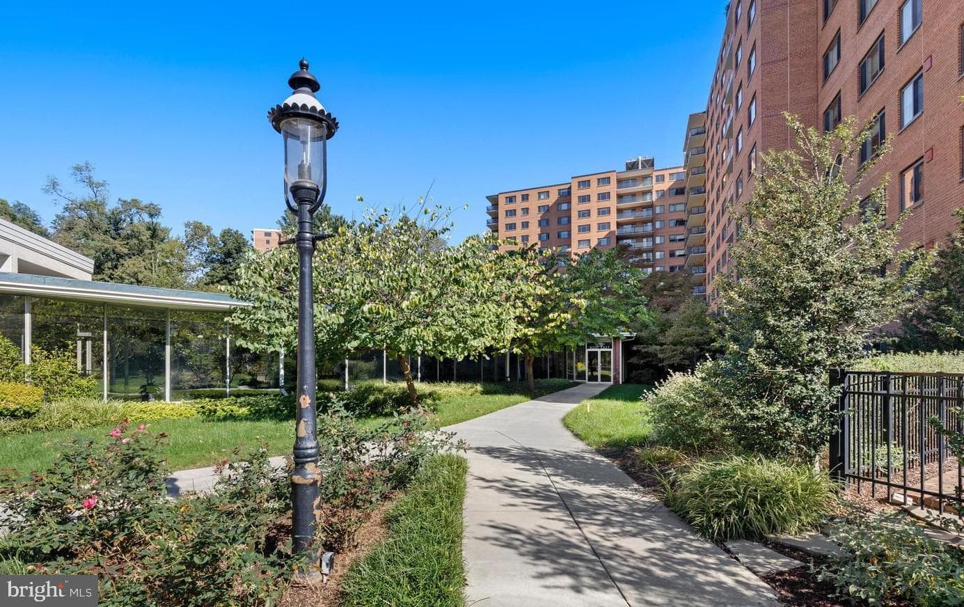 4201 Cathedral Avenue NW #220e photo 42