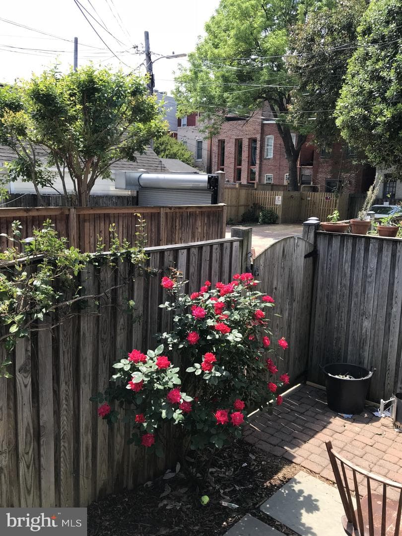 417 G Street NE photo 27