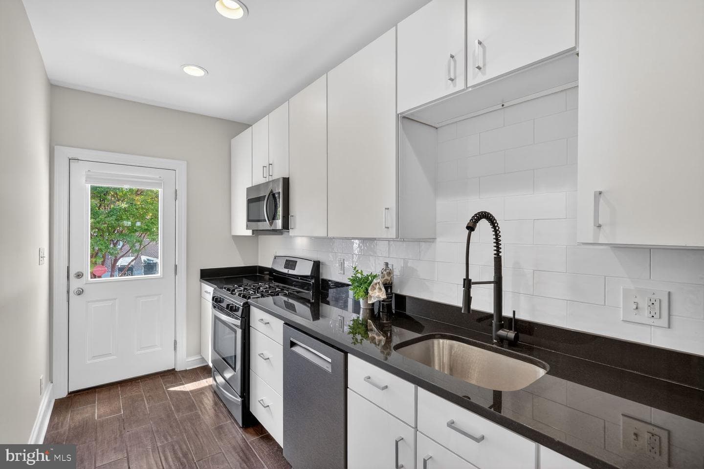 308 Emerson Street NW photo 8