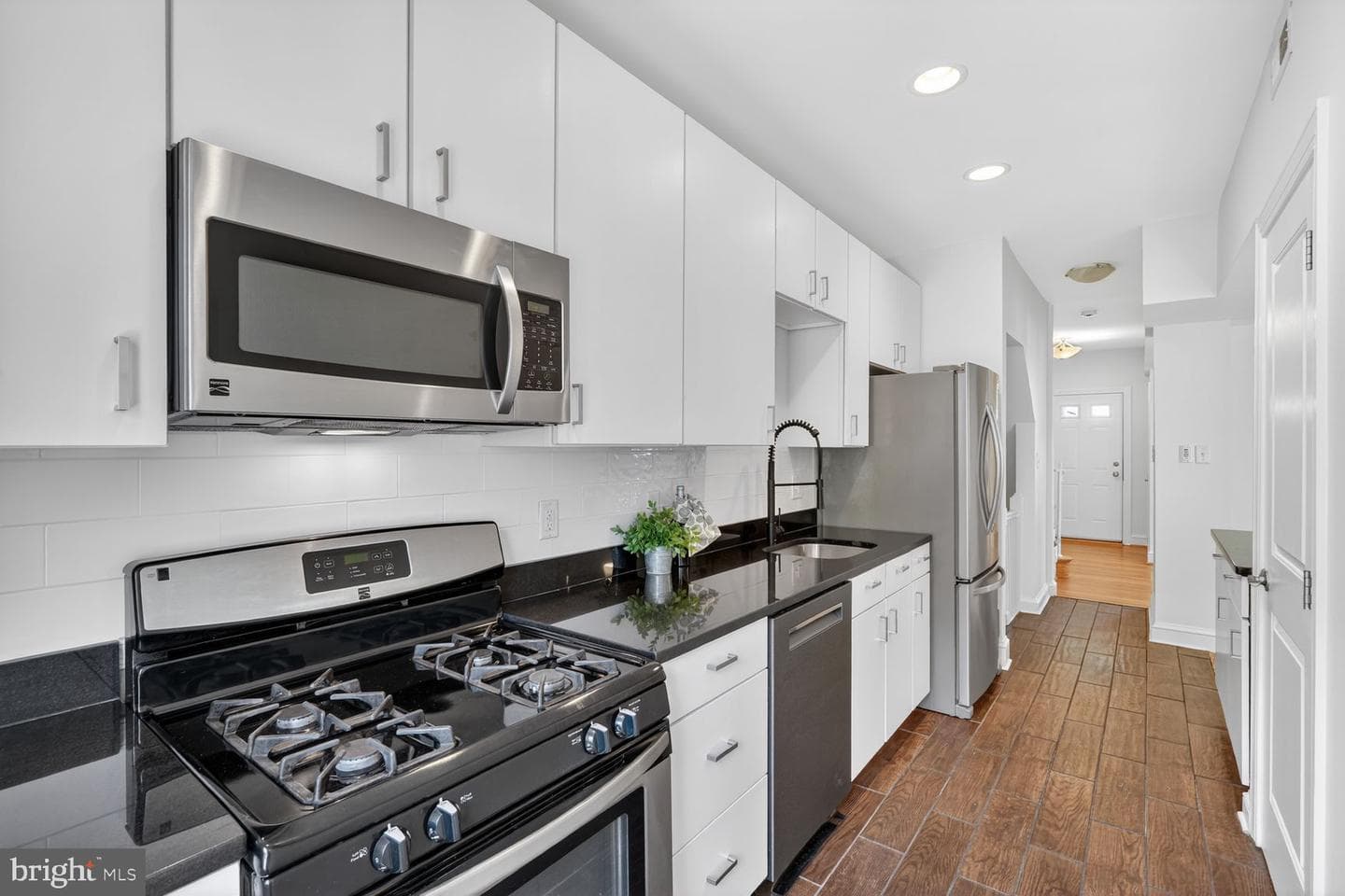 308 Emerson Street NW photo 9