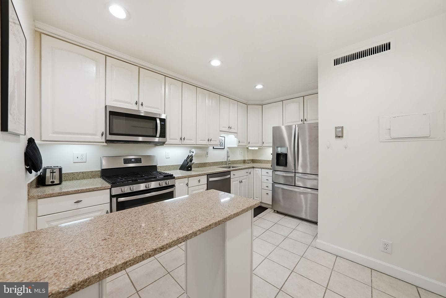 4100 Cathedral Avenue NW #820 photo 14