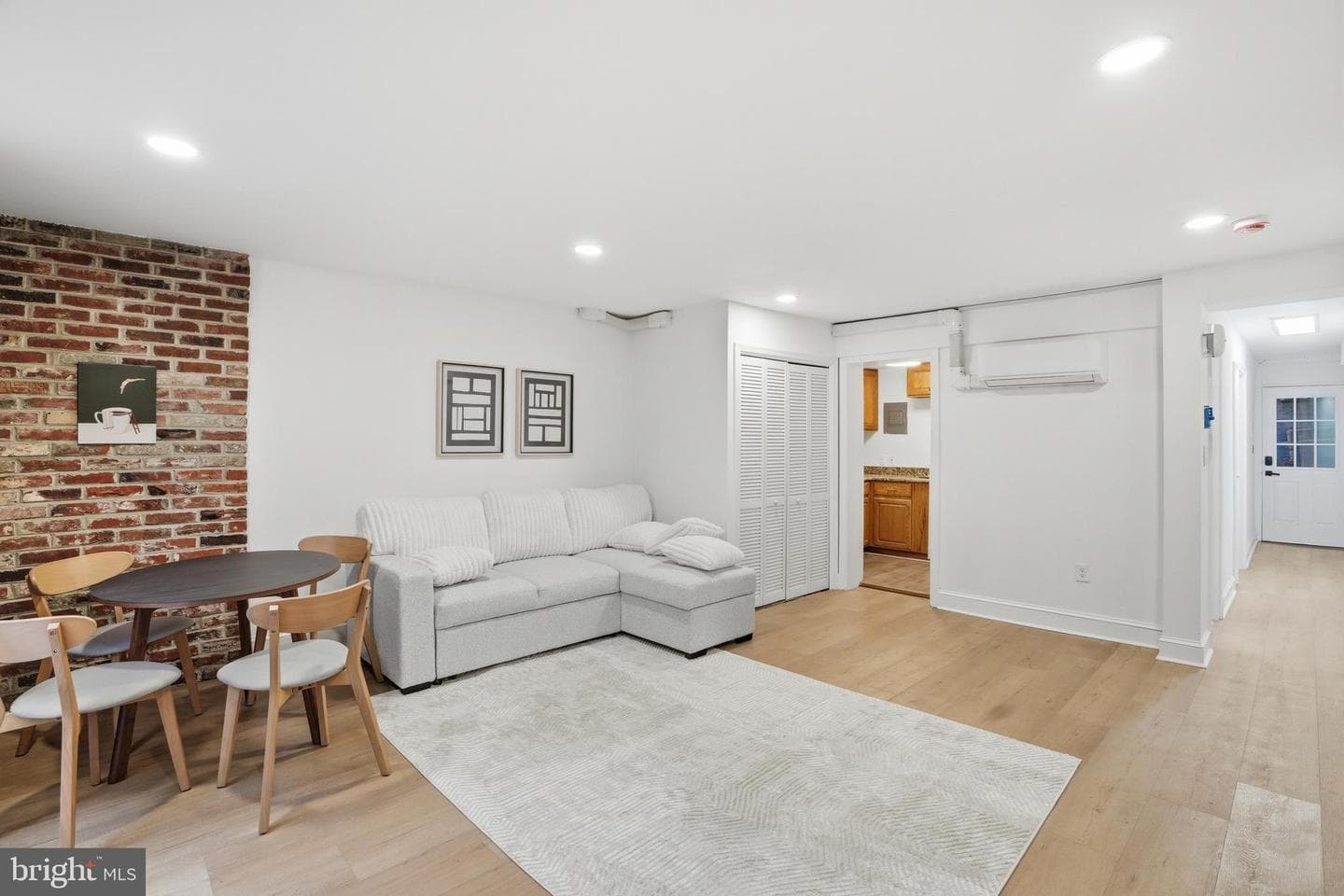 313 C Street SE photo 18