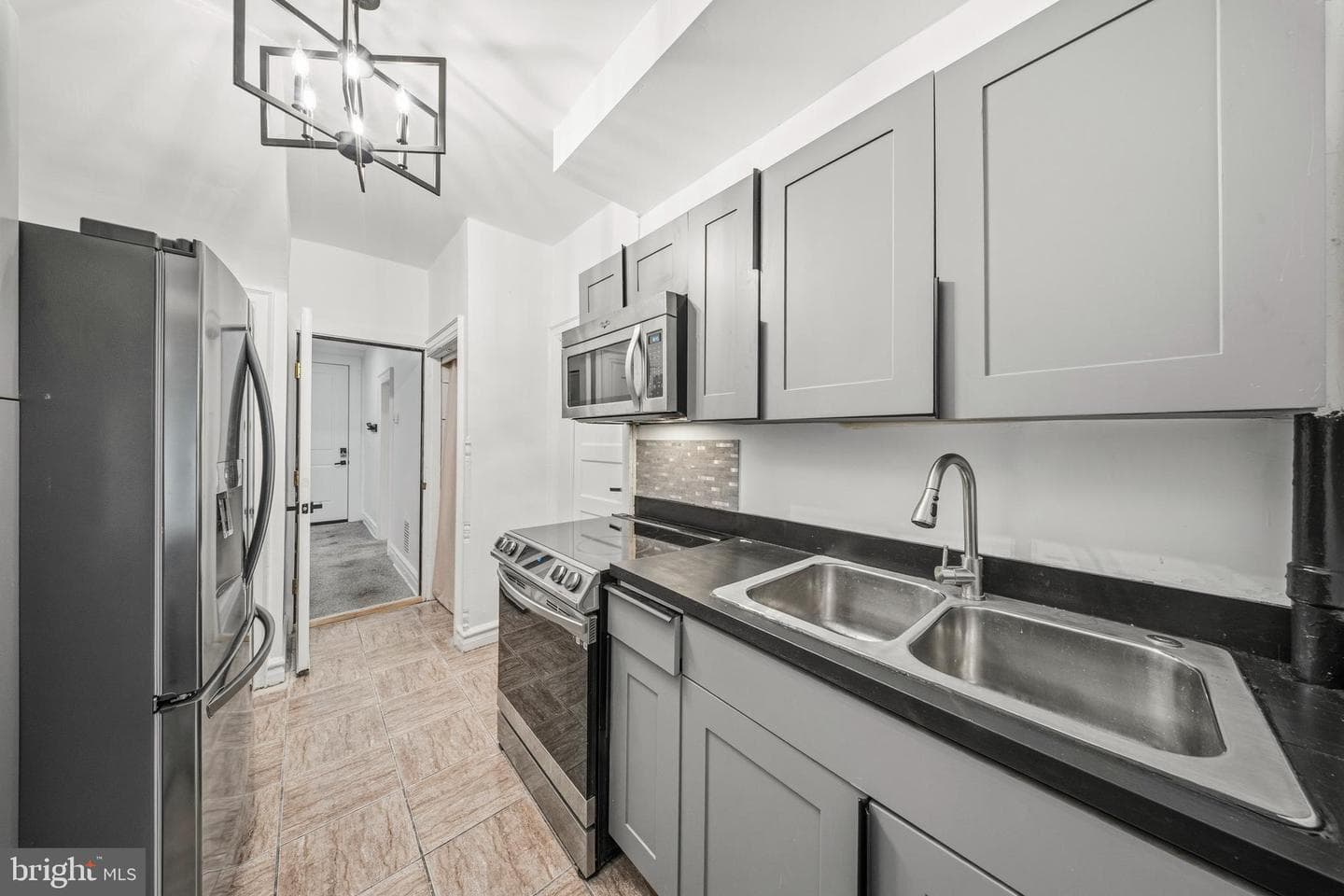 617 Keefer Place NW photo 10
