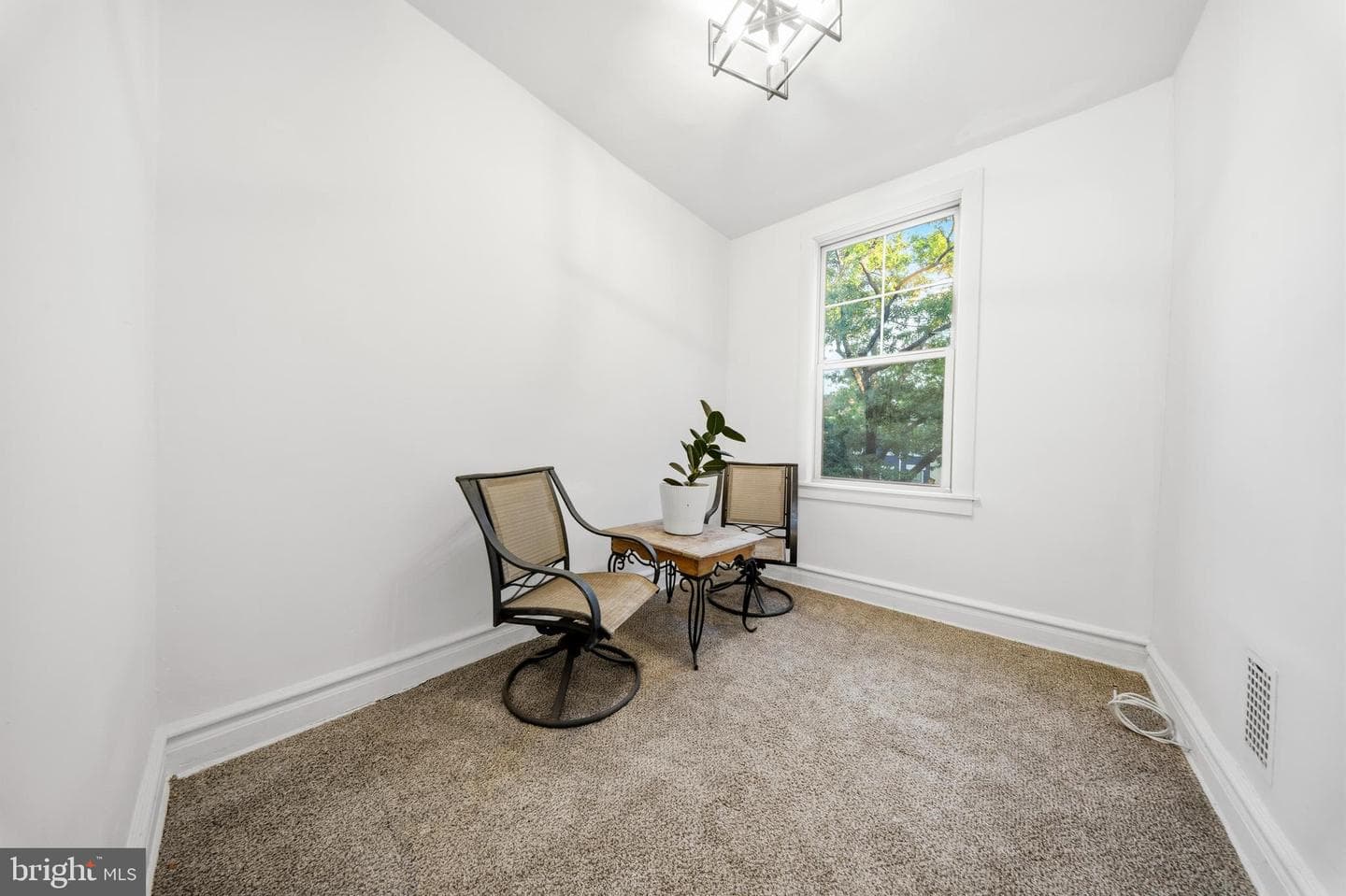 617 Keefer Place NW photo 28