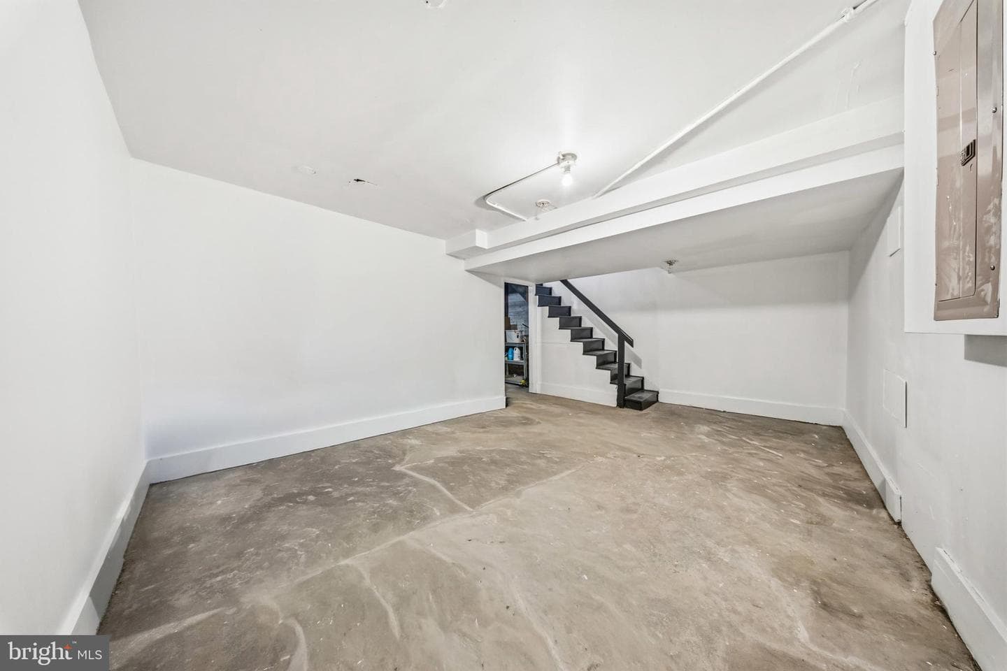 617 Keefer Place NW photo 30