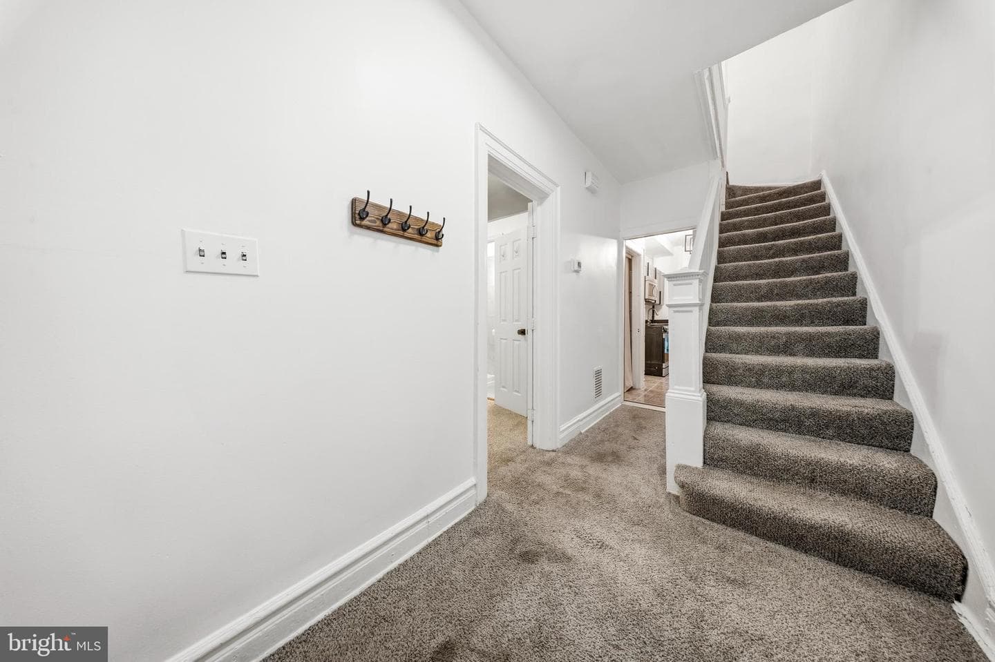 617 Keefer Place NW photo 4