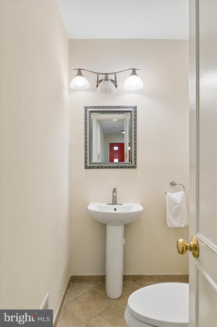4543 Alton Place NW photo 18