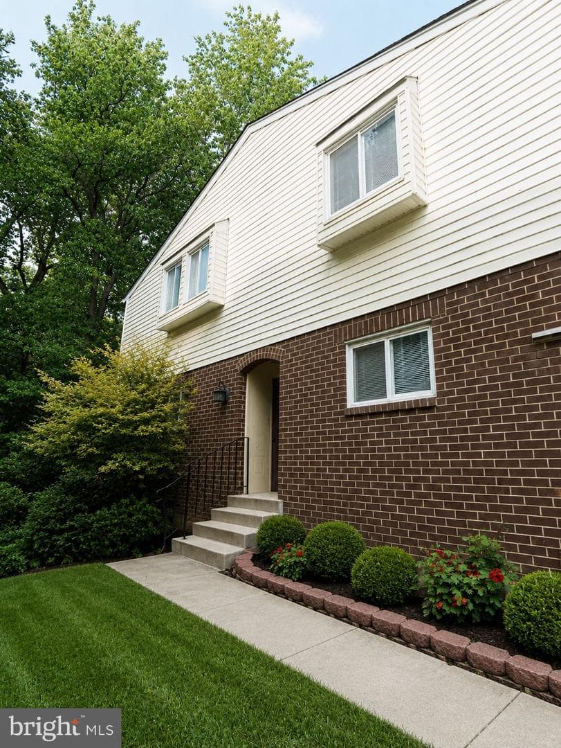 1948 Valley Terrace SE
