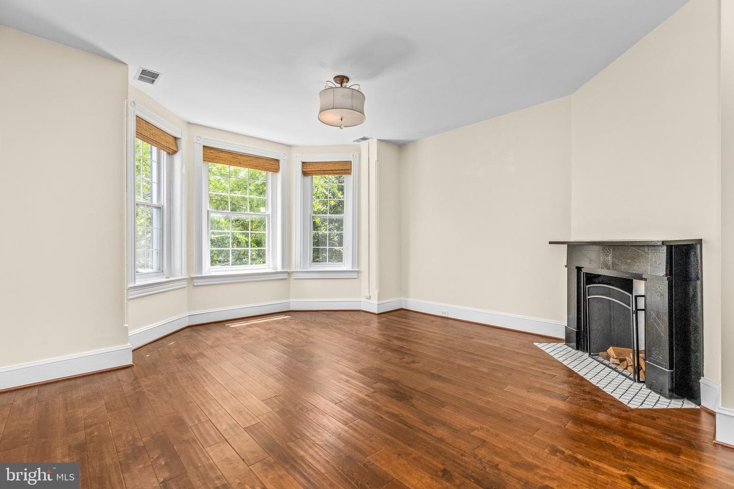 502 G Street NE photo 23