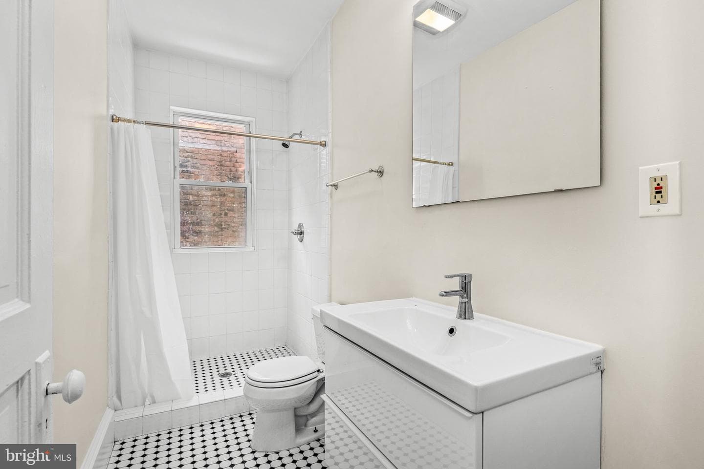 502 G Street NE photo 30