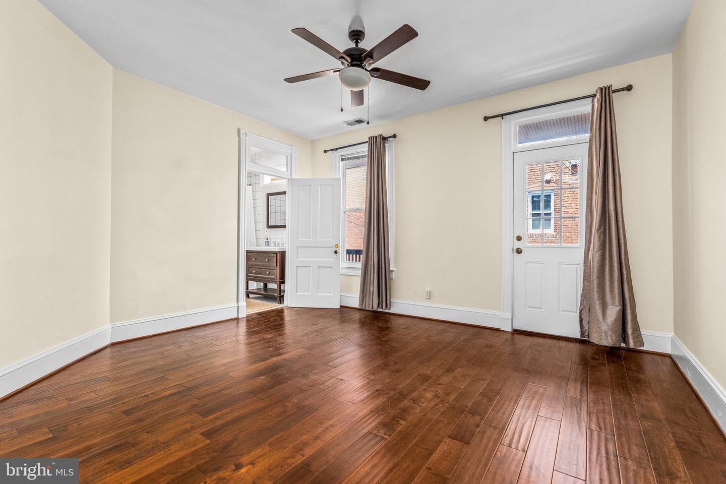 502 G Street NE photo 31