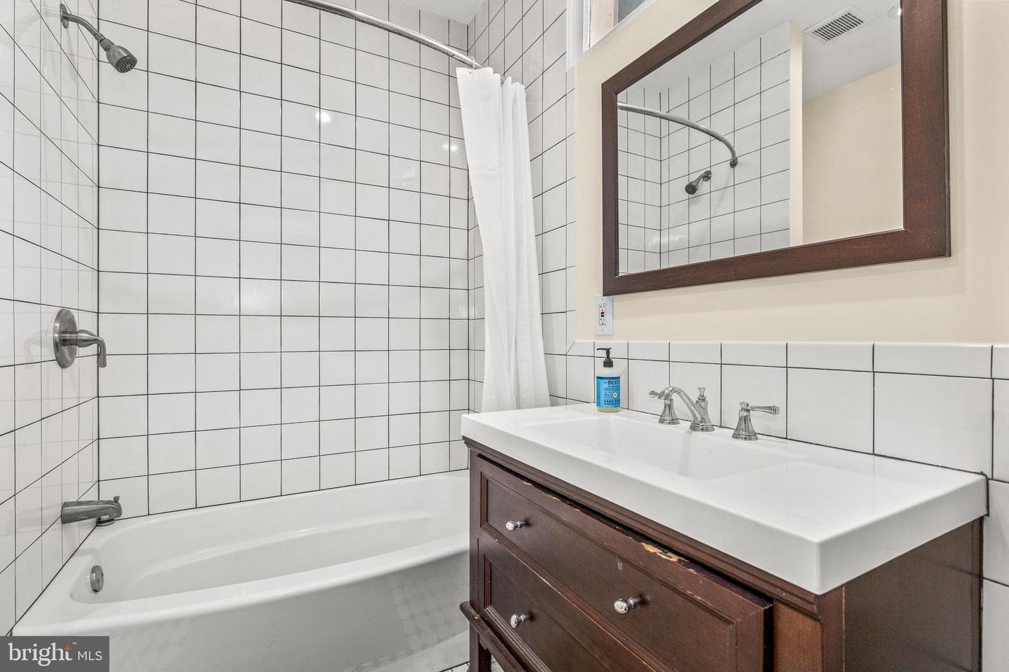 502 G Street NE photo 32
