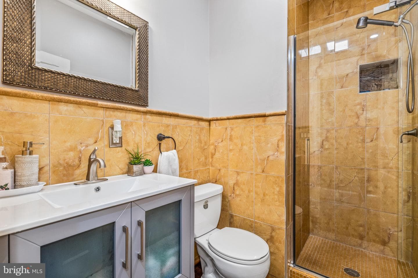 502 G Street NE photo 9
