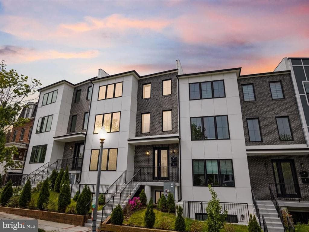 1253 Holbrook Terrace NE #b, Washington
