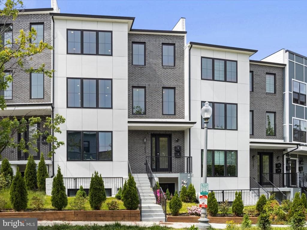 1253 Holbrook Terrace NE #b, Washington