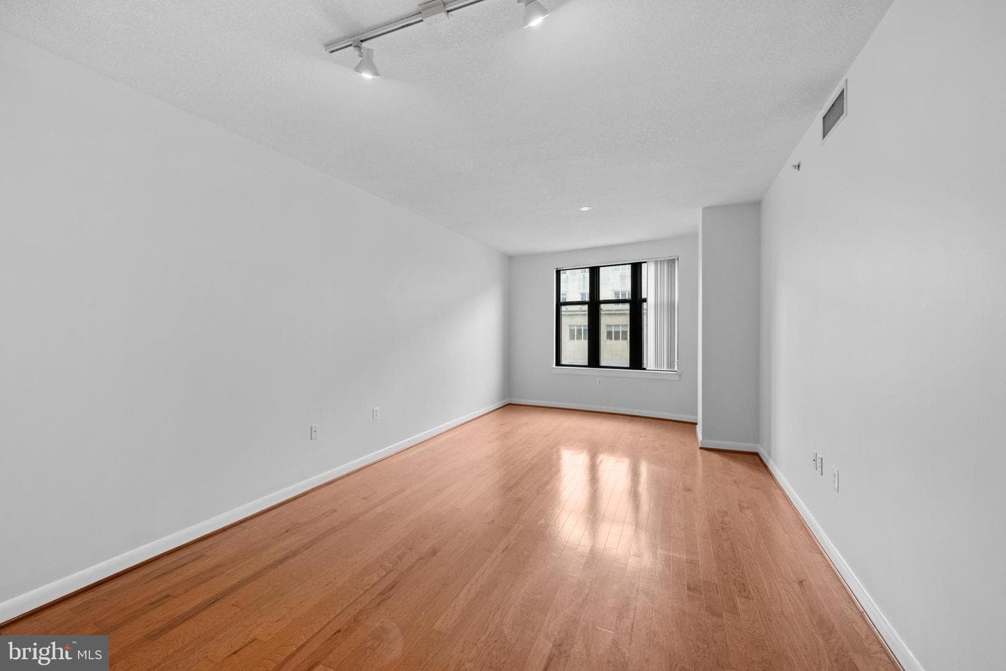 400 Massachusetts Avenue NW #621 photo 12