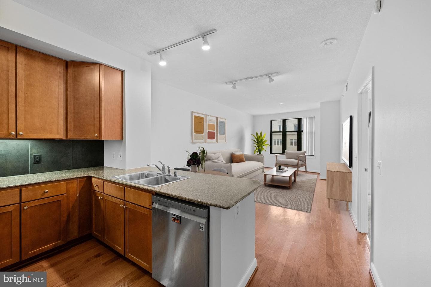 400 Massachusetts Avenue NW #621 photo 4