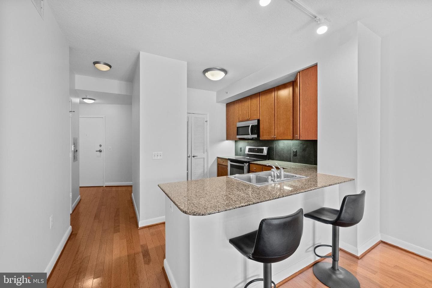 400 Massachusetts Avenue NW #621 photo 6