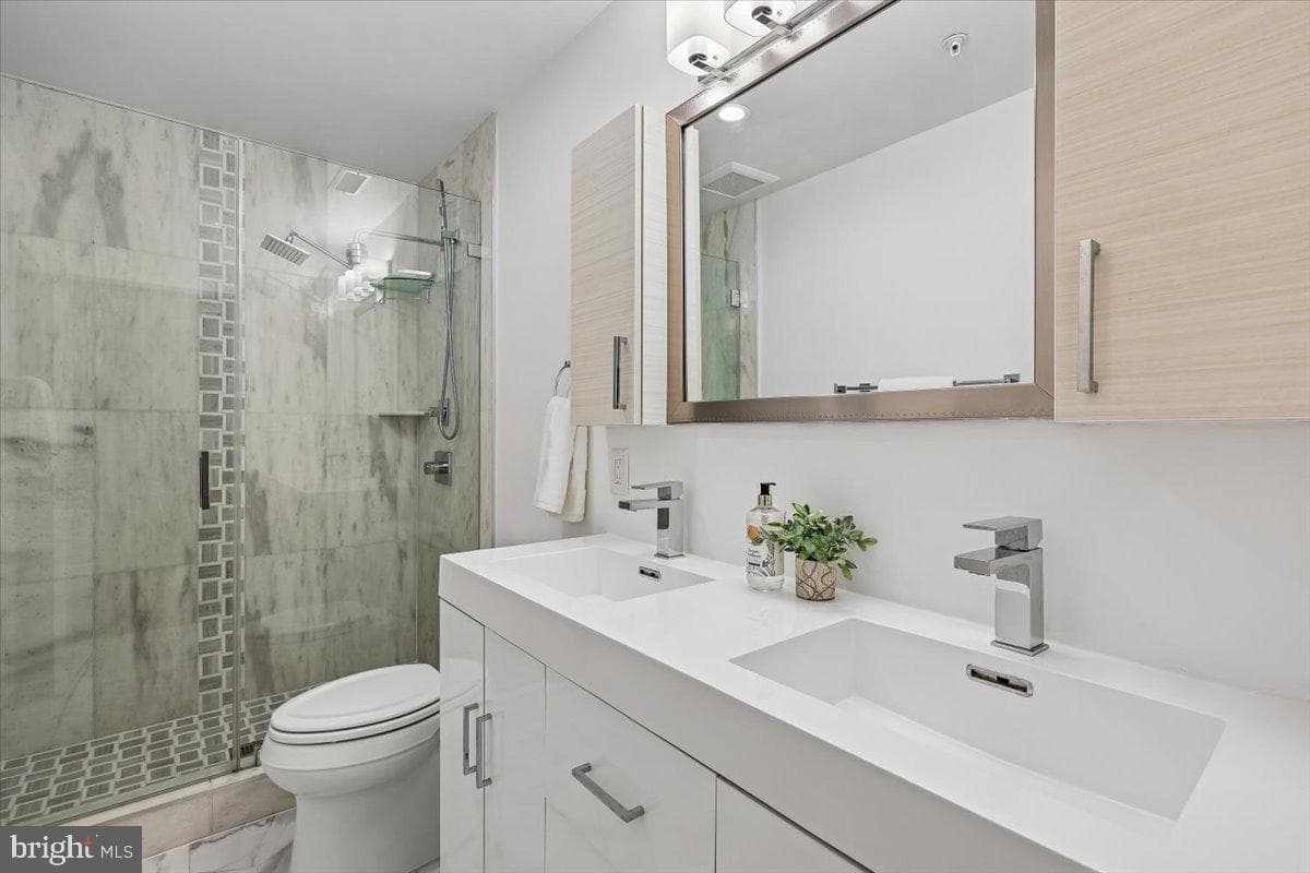 2429 Ontario Road NW #2 photo 32