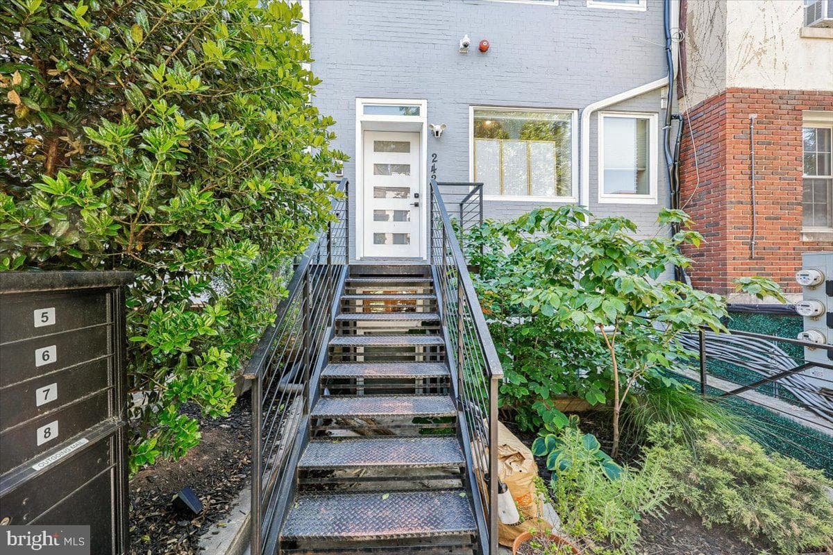 2429 Ontario Road NW #2 photo 42