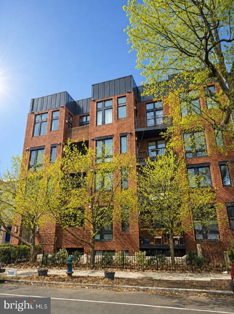 245 15th Street SE #301, Washington