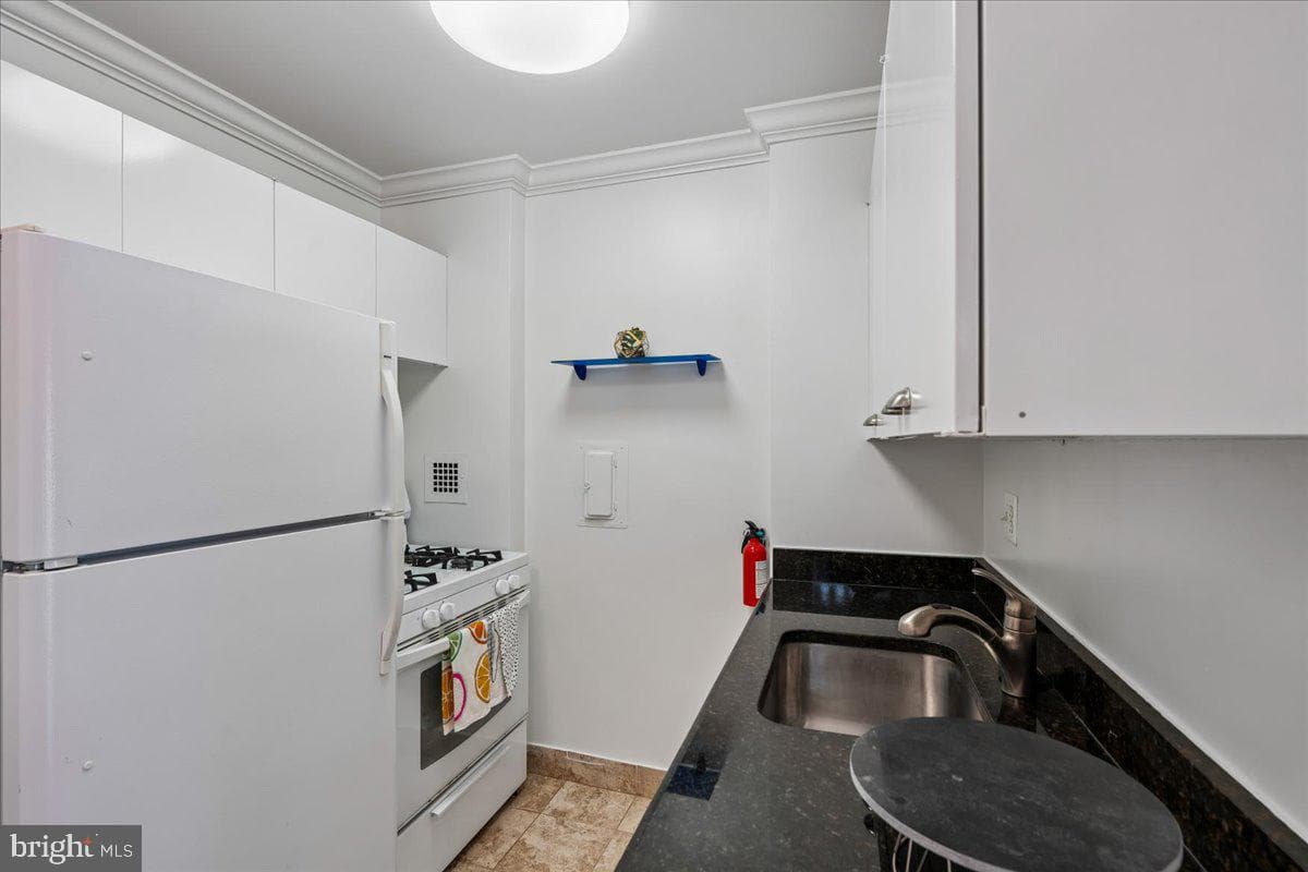 922 24th Street NW #415 photo 4