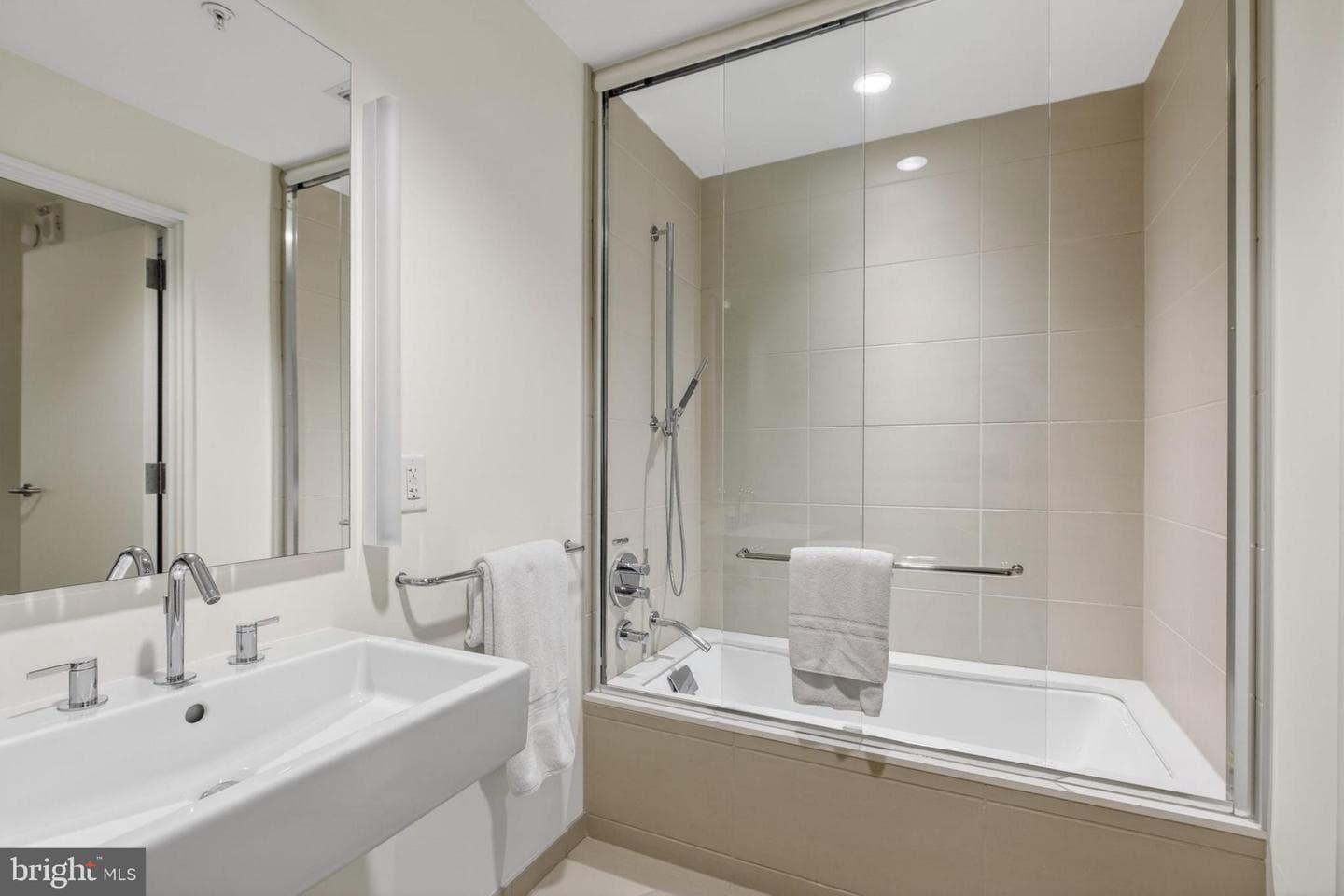 925 H Street NW #606 photo 32