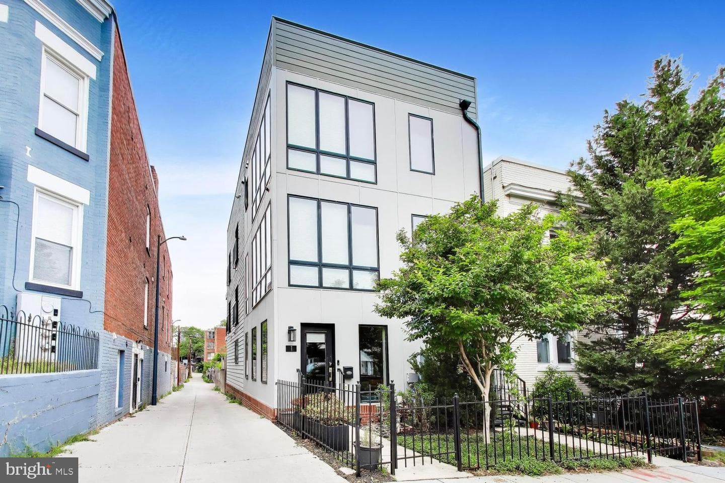 310 V Street NE #1, Washington