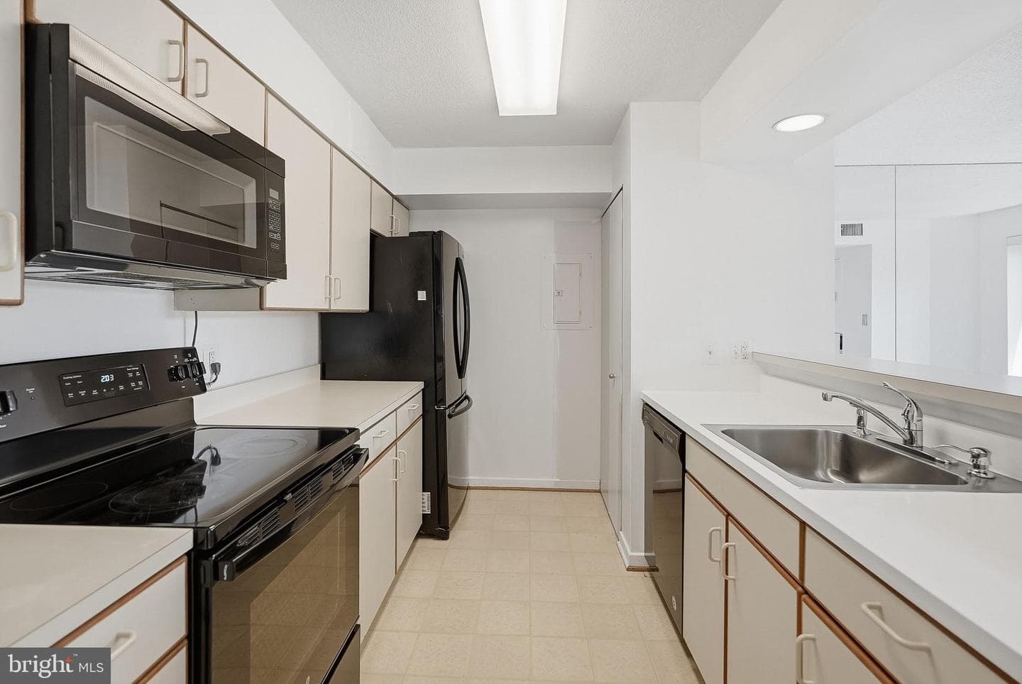 2111 Wisconsin Avenue NW #524 photo 3