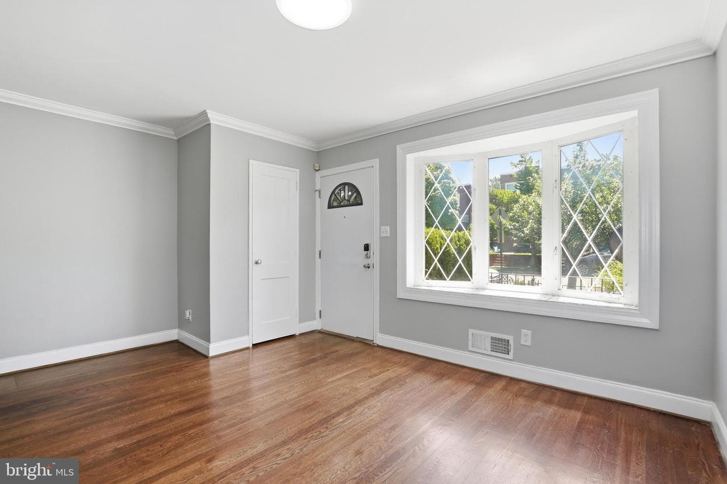 624 Jefferson Street NE photo 9