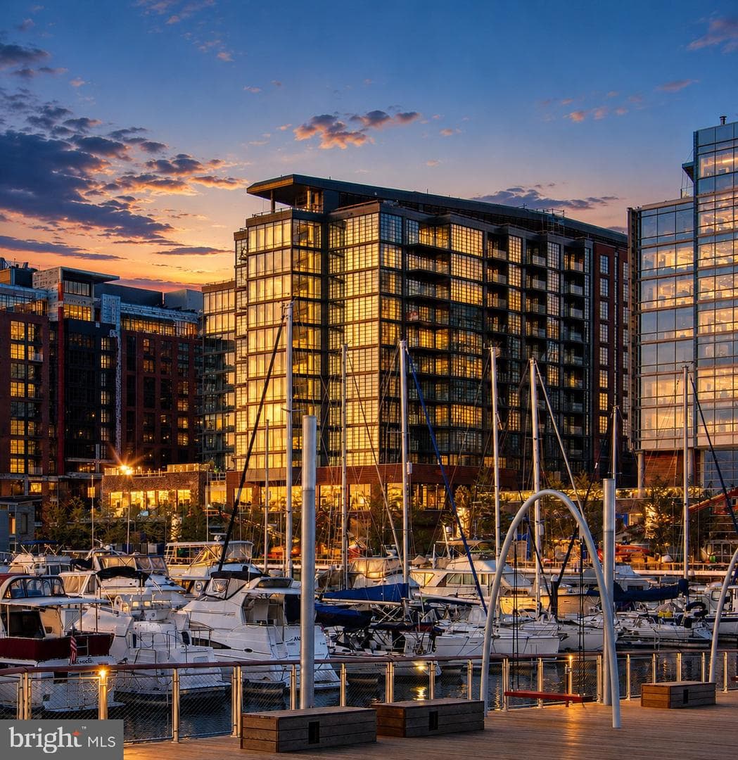 45 Sutton Square SW #ph08, Washington