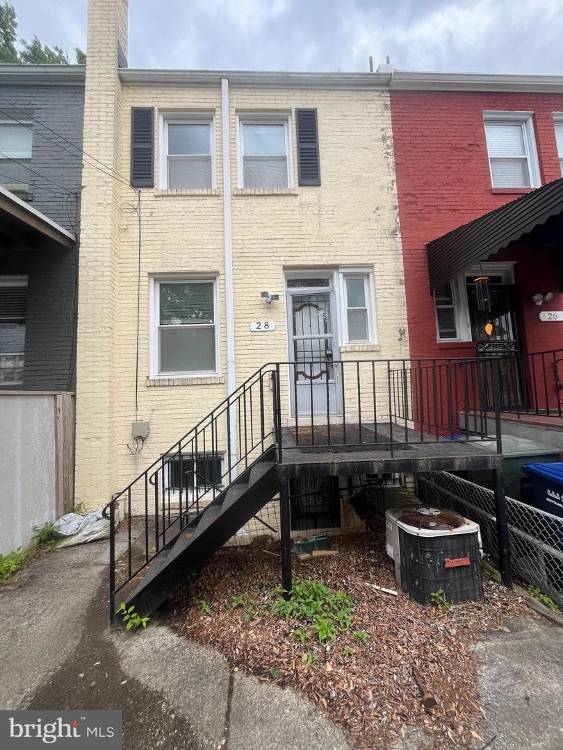 28 Hawaii Avenue NE photo 12