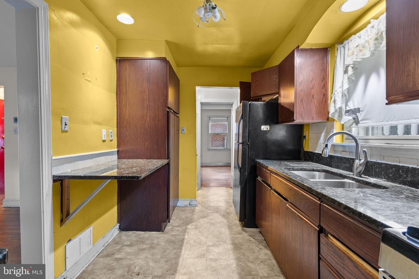 1711 Girard Street NE photo 10