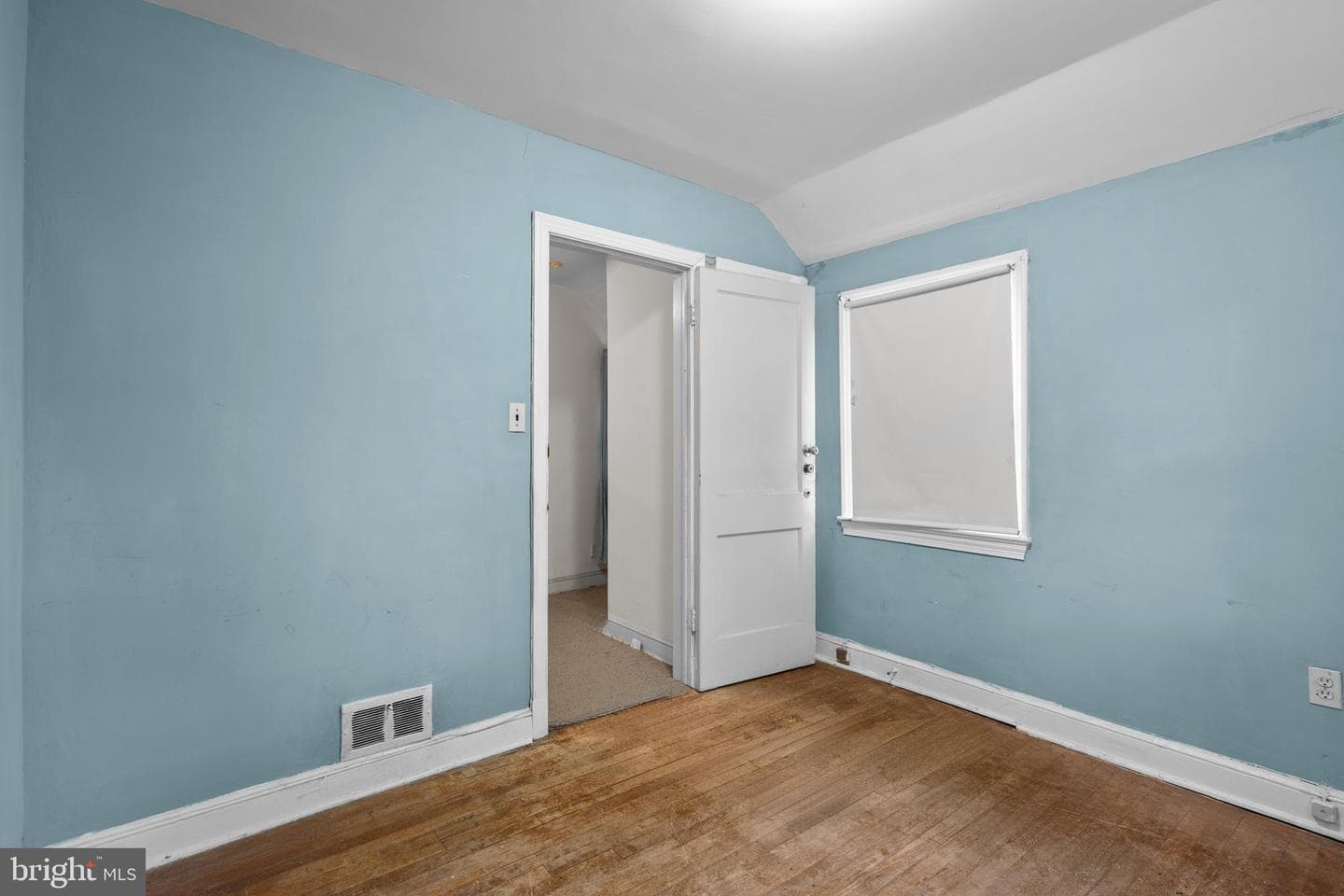 1711 Girard Street NE photo 17