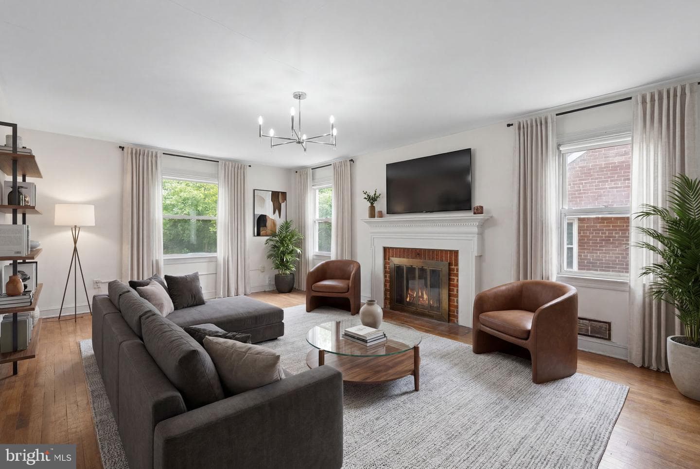 1711 Girard Street NE photo 3