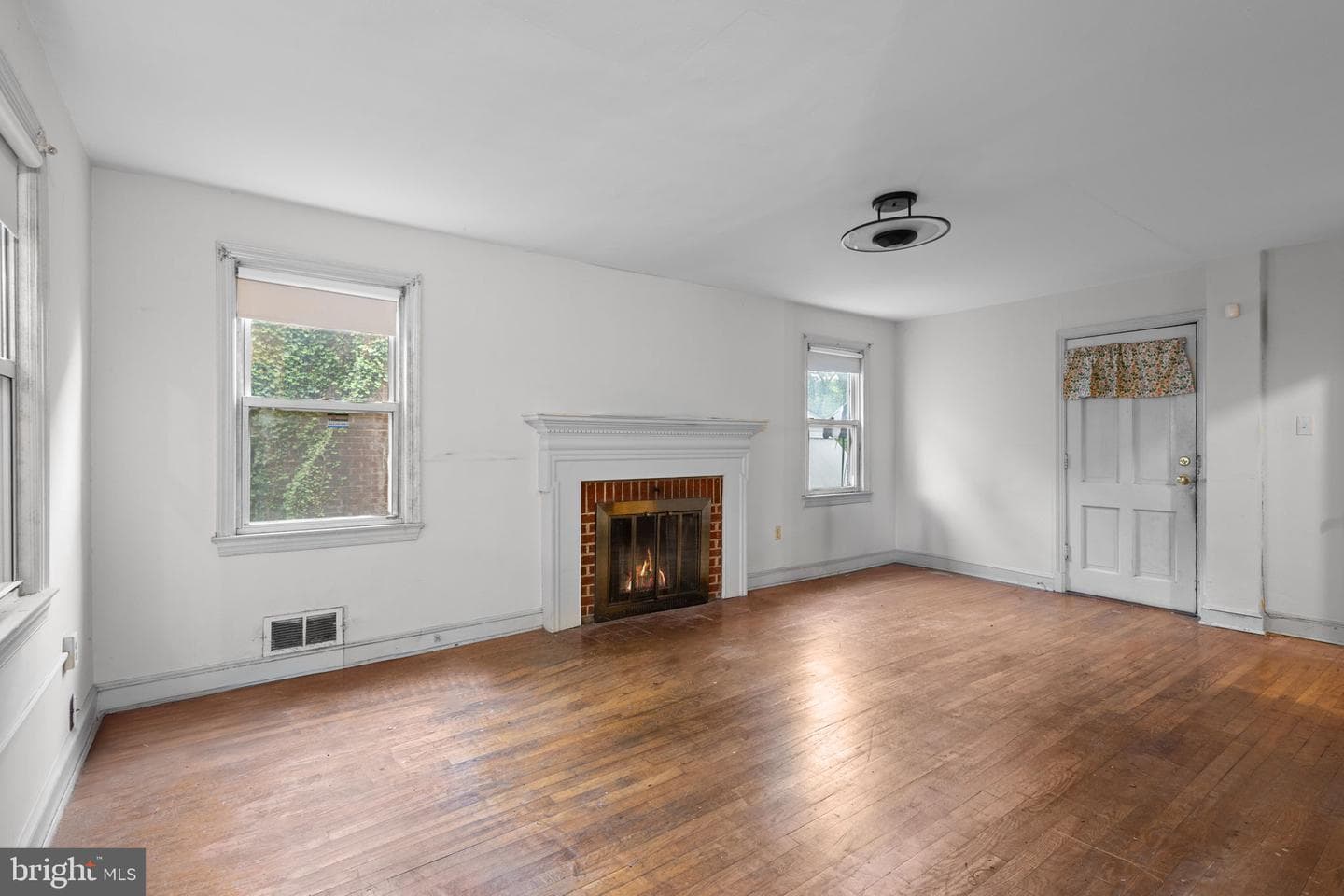 1711 Girard Street NE photo 4