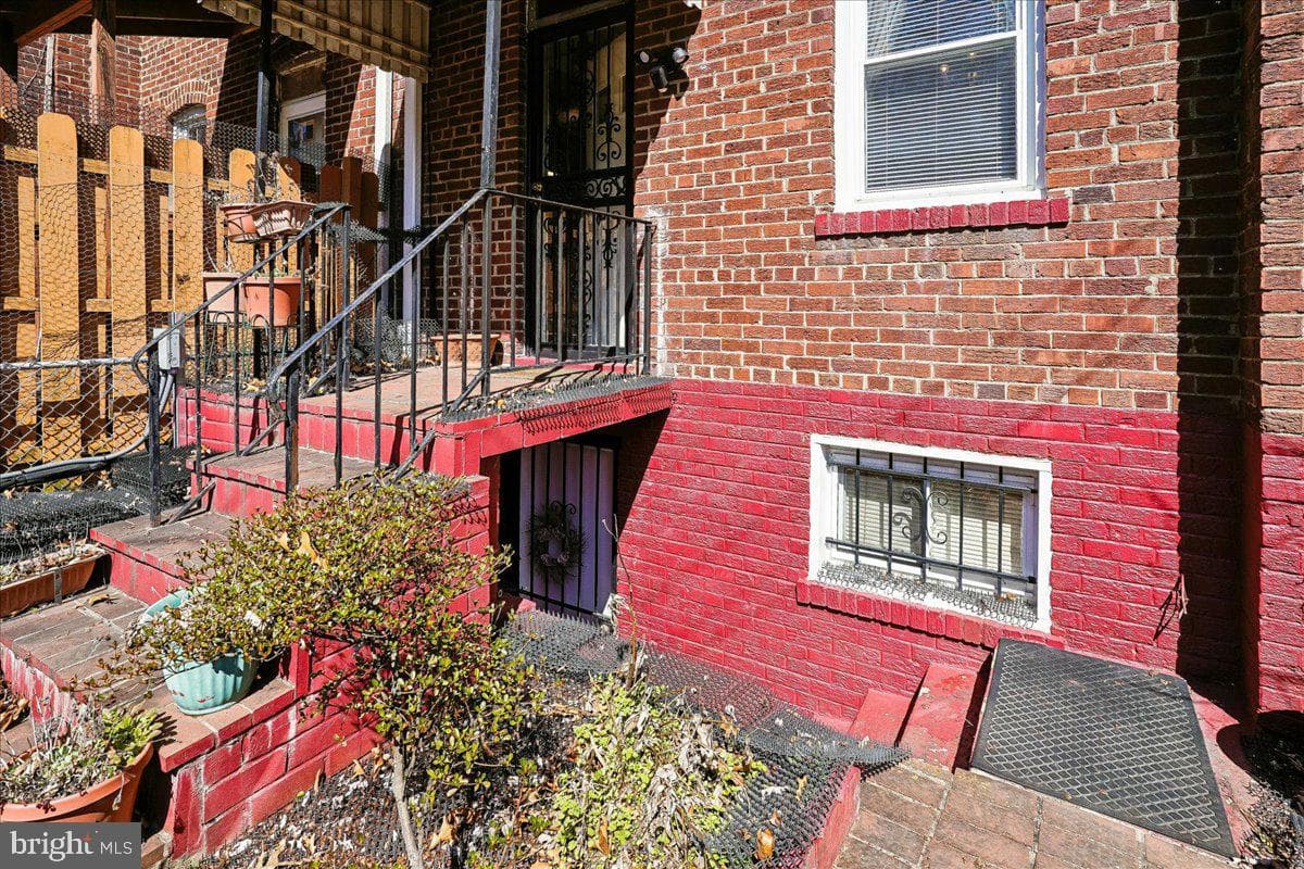 1441 Bangor Street SE photo 32
