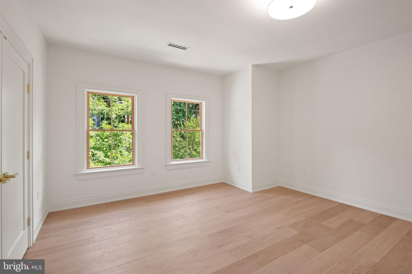 5022 Cathedral Avenue NW photo 36