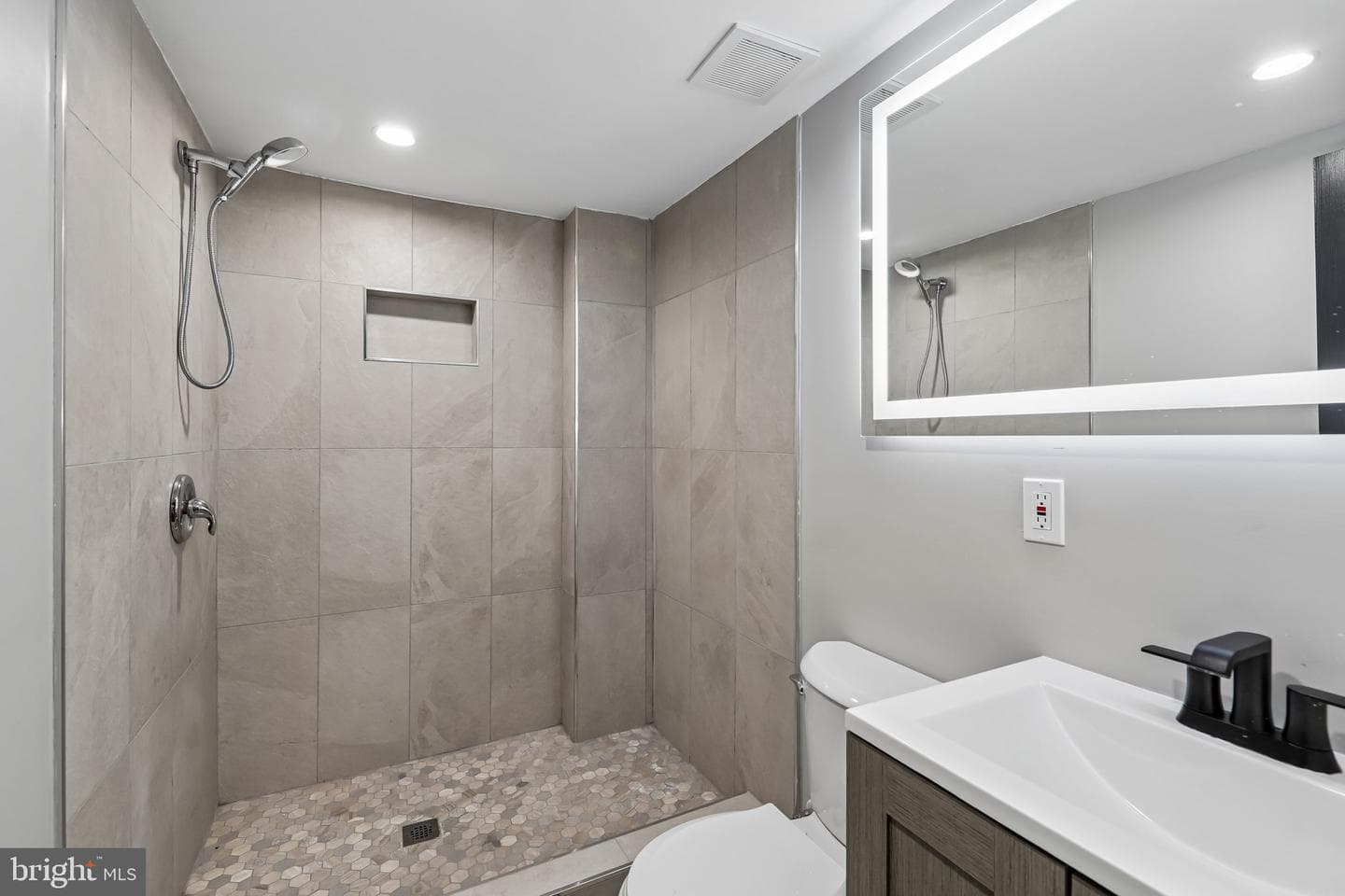 1355 Childress Street NE photo 18