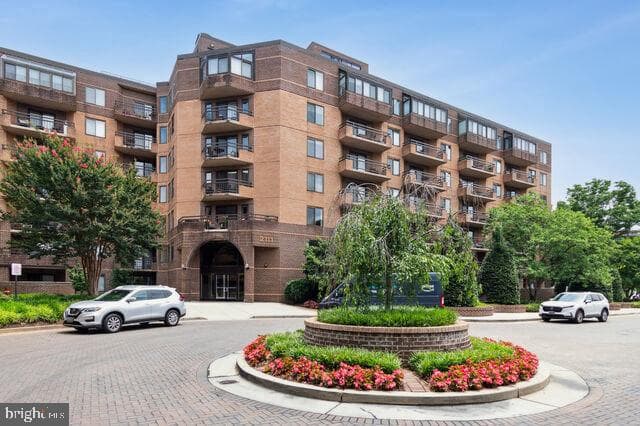 2111 Wisconsin Avenue NW #411 photo 3