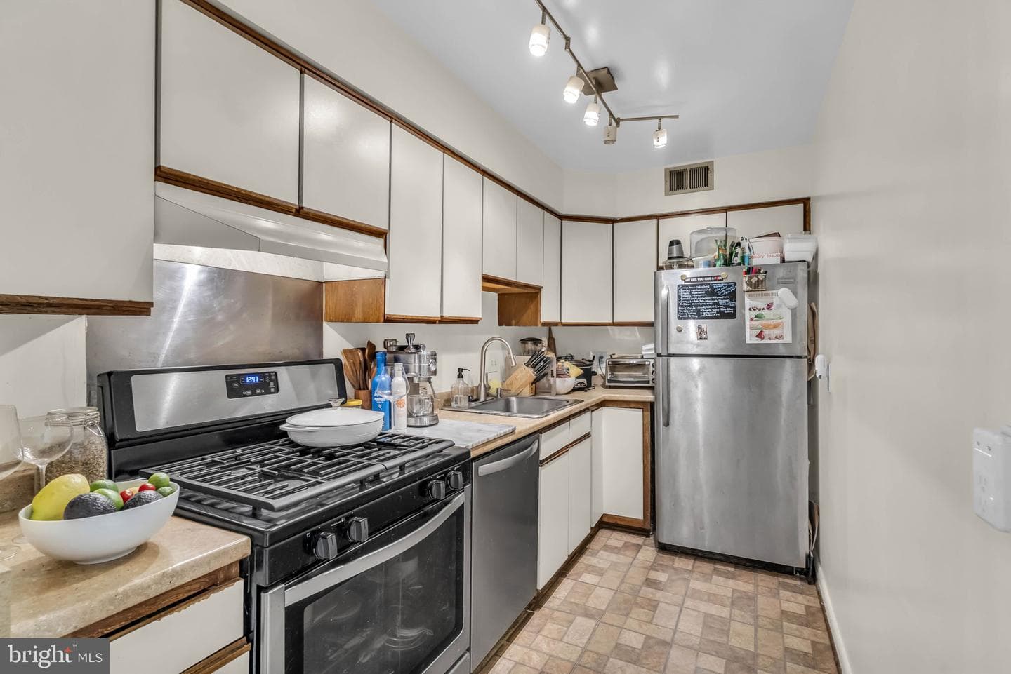 3040 Pineview Court NE photo 16