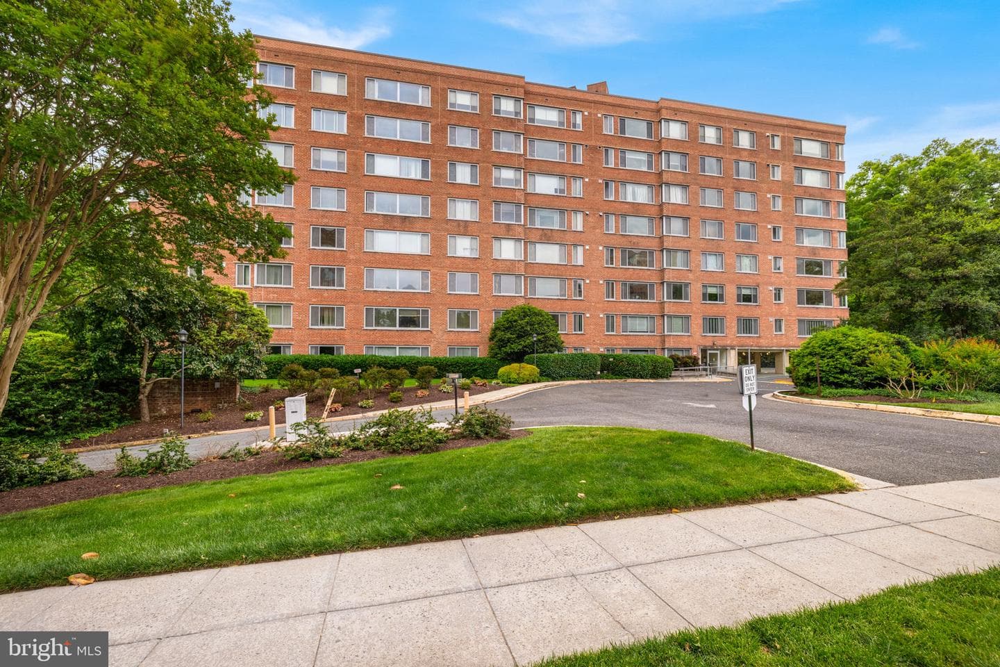 4200 Cathedral Avenue NW #901 photo 2