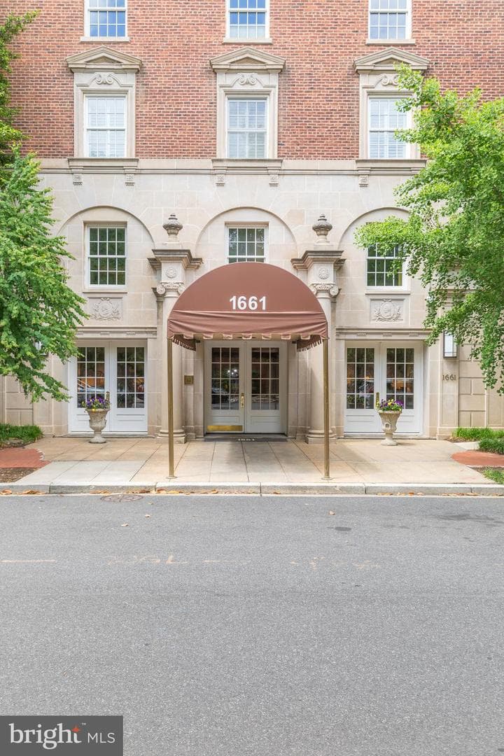 1661 Crescent Place NW #306, Washington