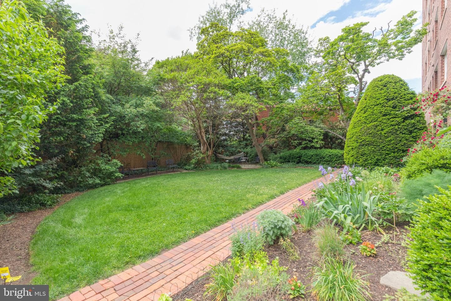 1661 Crescent Place NW #306 photo 35