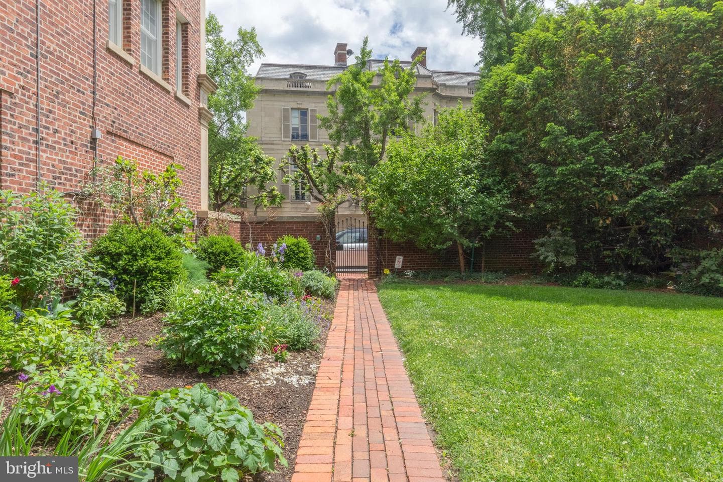 1661 Crescent Place NW #306 photo 38