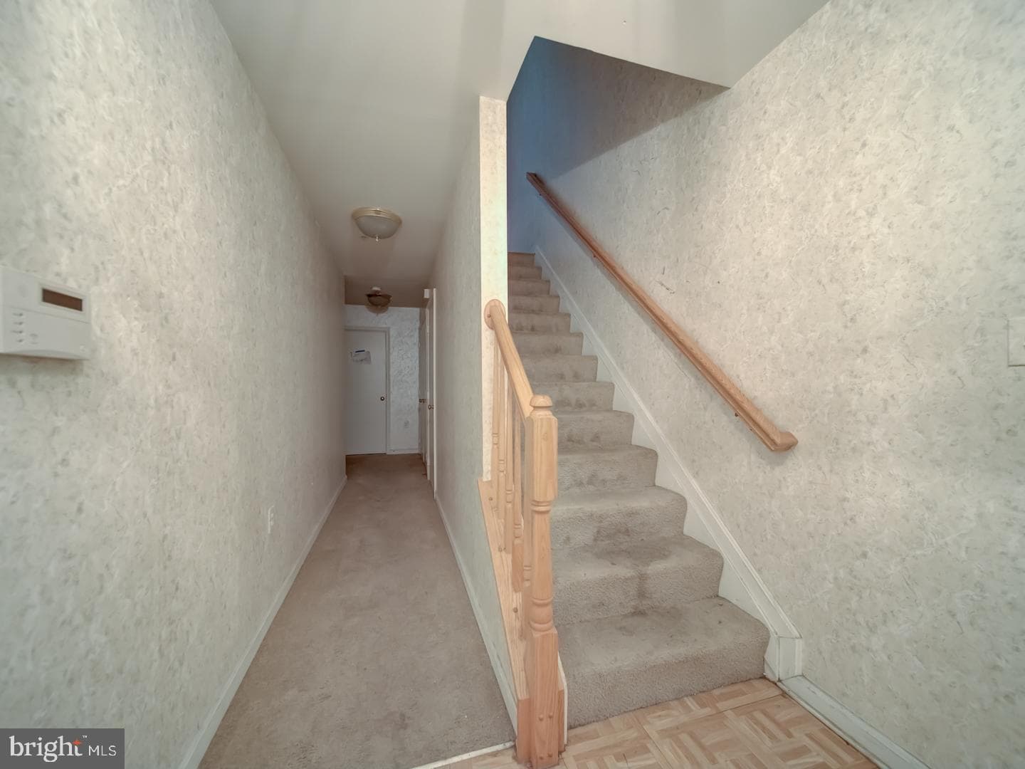 881-A Barnaby Street SE photo 4