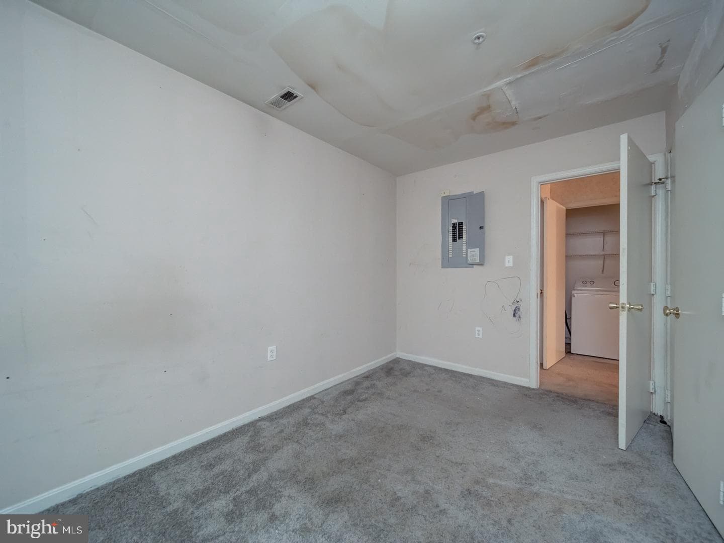 881-A Barnaby Street SE photo 8