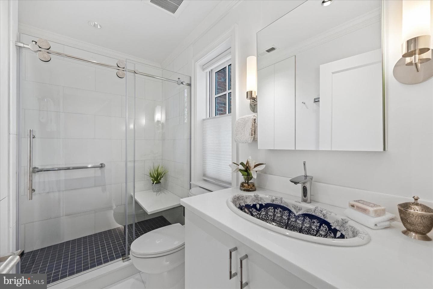 1706 Surrey Lane NW photo 24