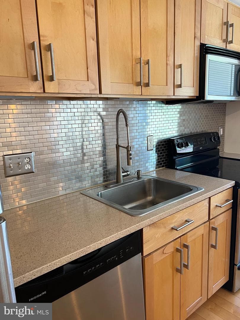 210 Oakwood Street SE #204 photo 8