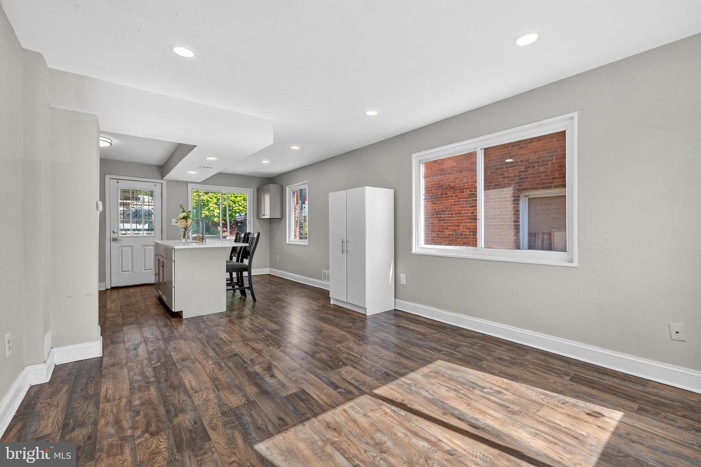 206 53rd Street NE photo 3